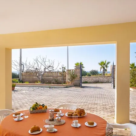 Lusia Con Piscina Privata A Pescoluse Apartment
